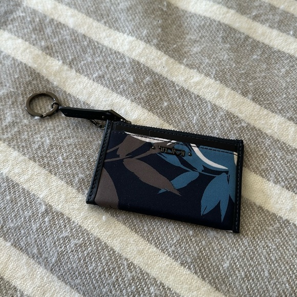 NWOT Tumi Zip card with key chain - Picture 1 of 4